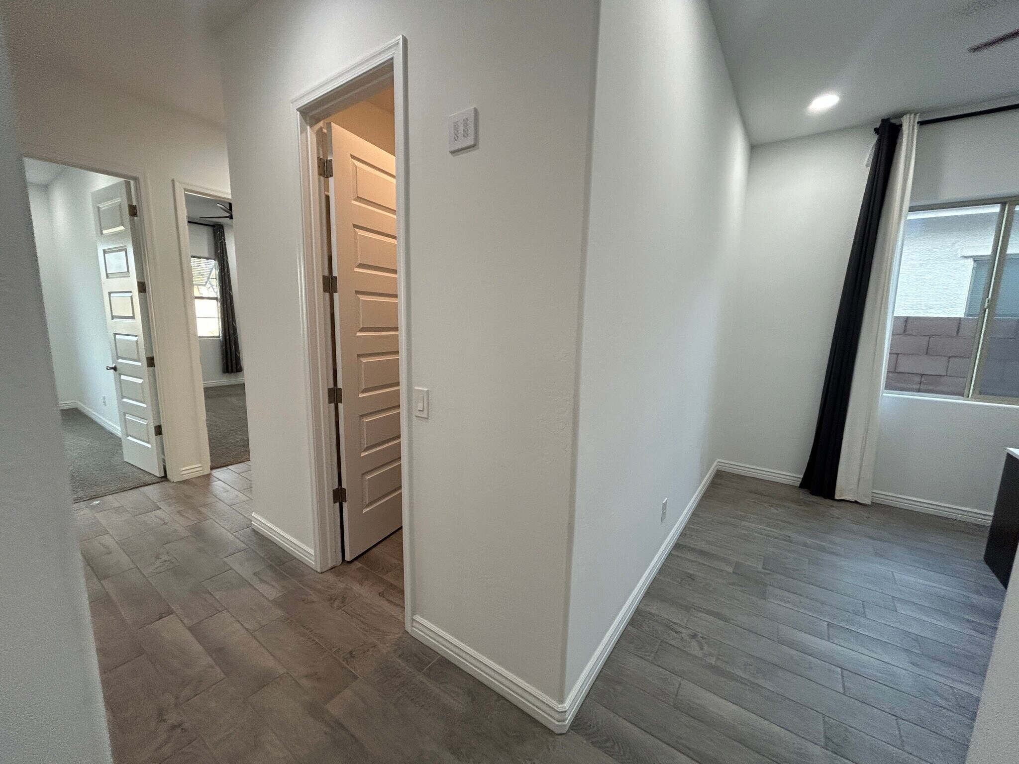 Building Photo - 8731 W Wagon Wheel Dr