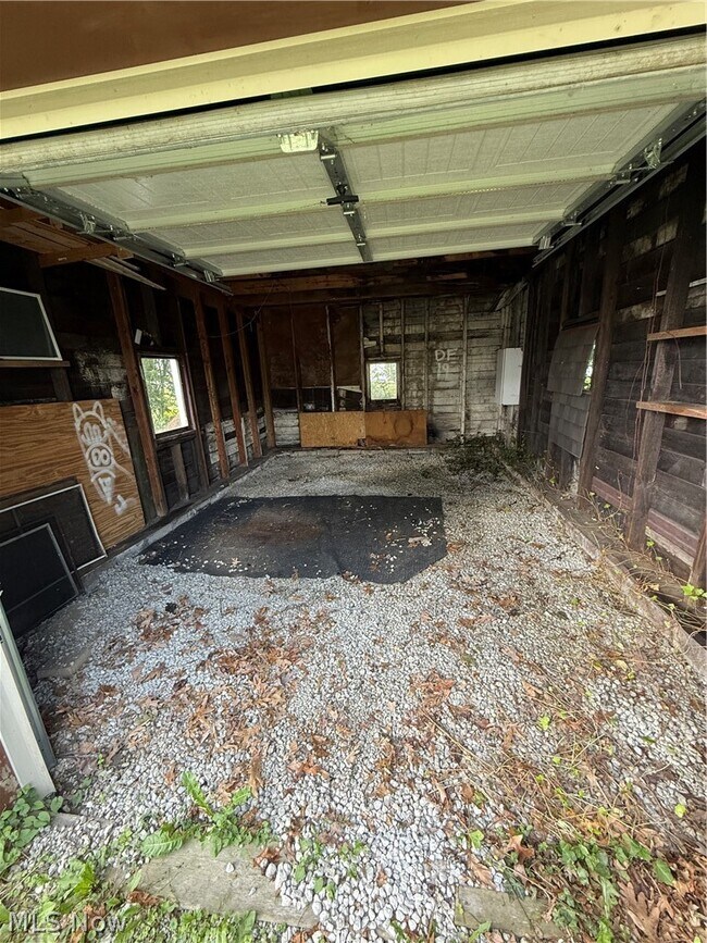 Building Photo - 1818 Schiller Ave