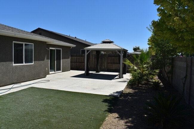 Building Photo - 524 Janell Ct