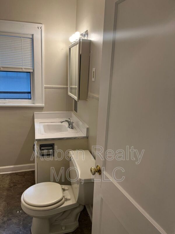 Building Photo - 5330 Rockhill Rd