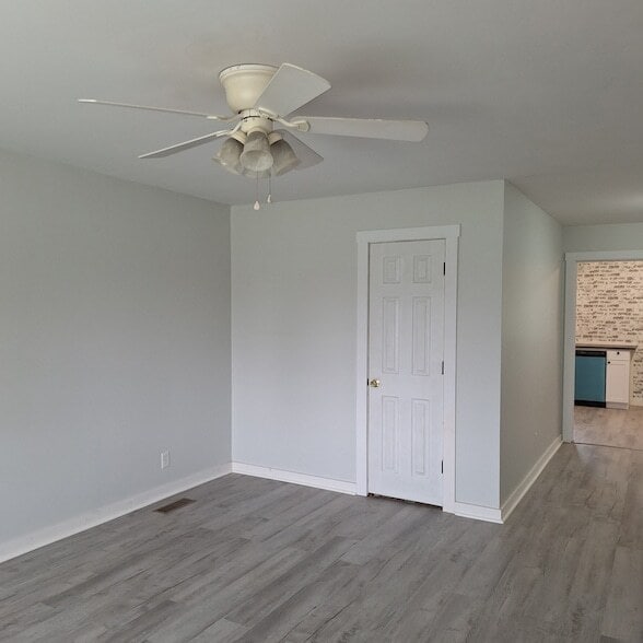 Building Photo - 418 Sam Houston Dr