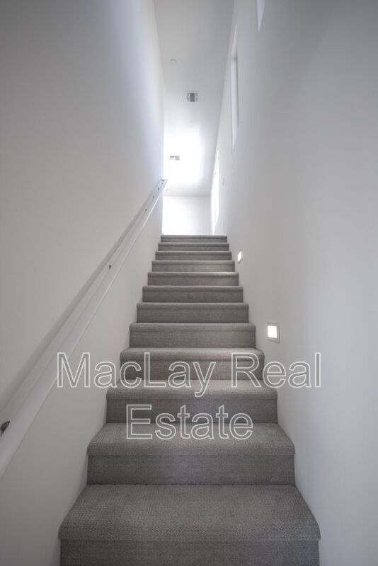 Building Photo - 21326 W Roanoke Ave