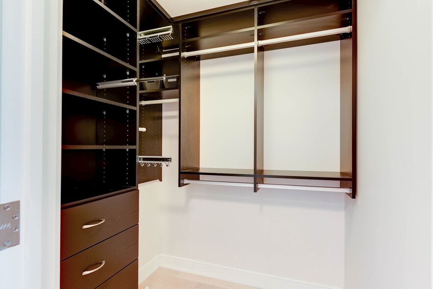 Building Photo - 1111 19th St N