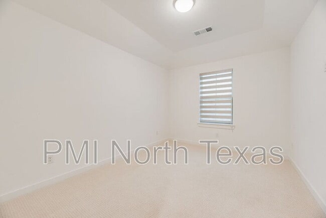 Building Photo - 3926 Stars St