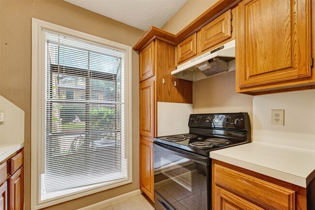 Building Photo - 1311 Antoine Dr