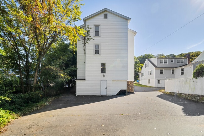 Building Photo - 245 Oakland St