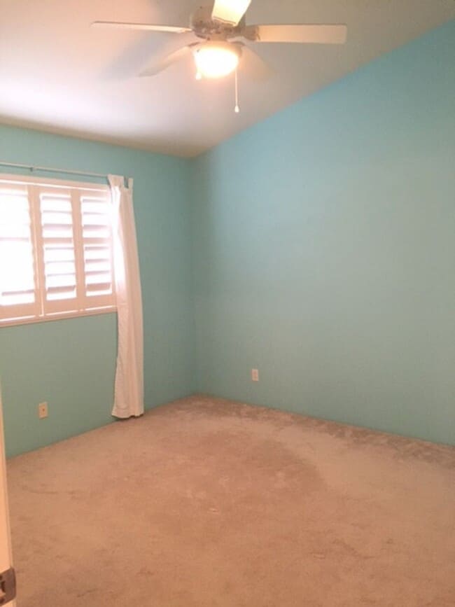 Building Photo - UNFURNISHED 3/2 PRIVATE HOME WITH OCEAN VIEW! AVAILABLE NOW!