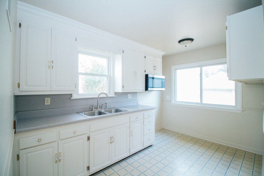 Building Photo - 4132 Berwick Ave