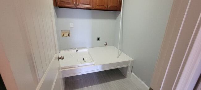 Building Photo - Stunning 4-Bedroom, 3.5-bath Home in the P...