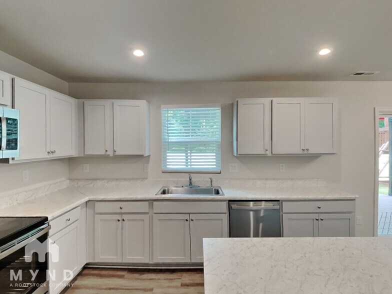 Building Photo - 7013 Ludell Ln