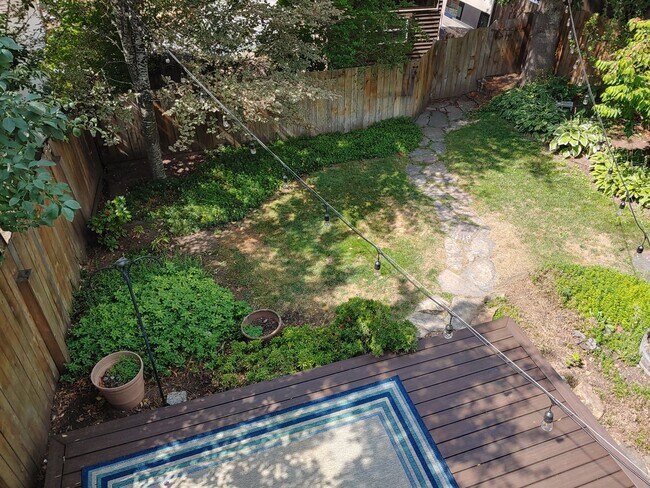 Building Photo - Fully Furnished Executive Sander's Beach Rental