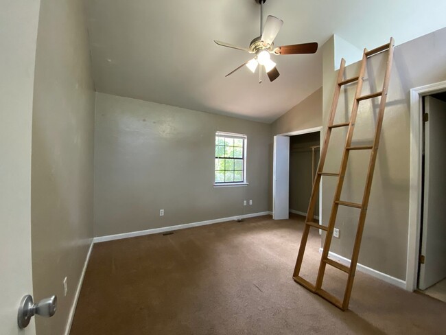 Building Photo - 2/2 Townhome in Continental Oaks Community...