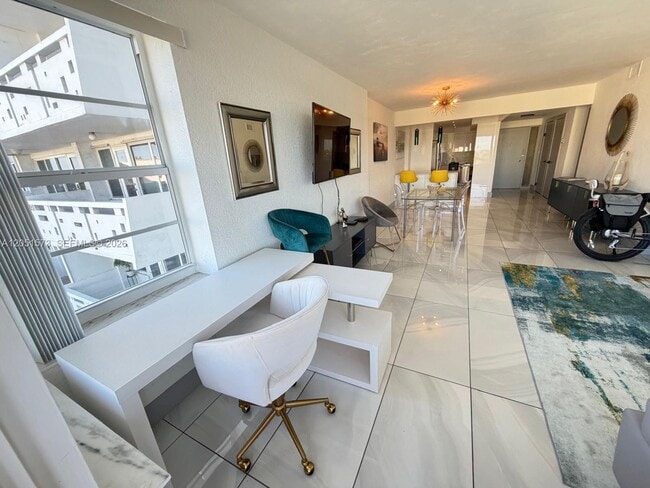 Building Photo - 3111 N Ocean Dr