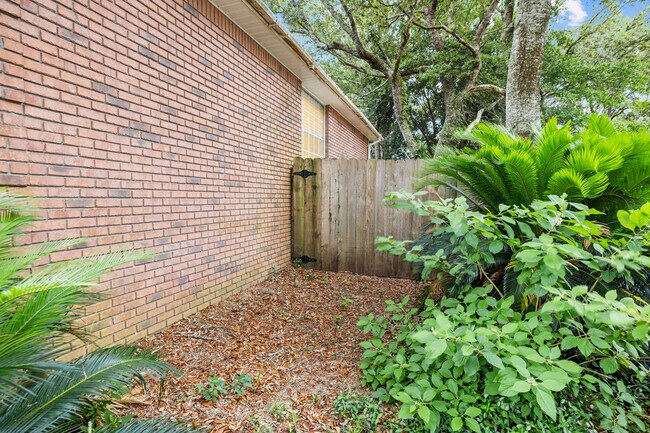Building Photo - 1641 Parkside Cir
