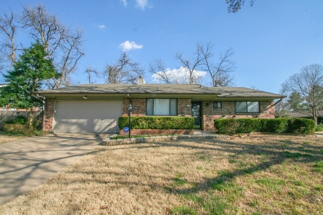 Building Photo - 2 Bed | 2 Bath in South Tulsa!