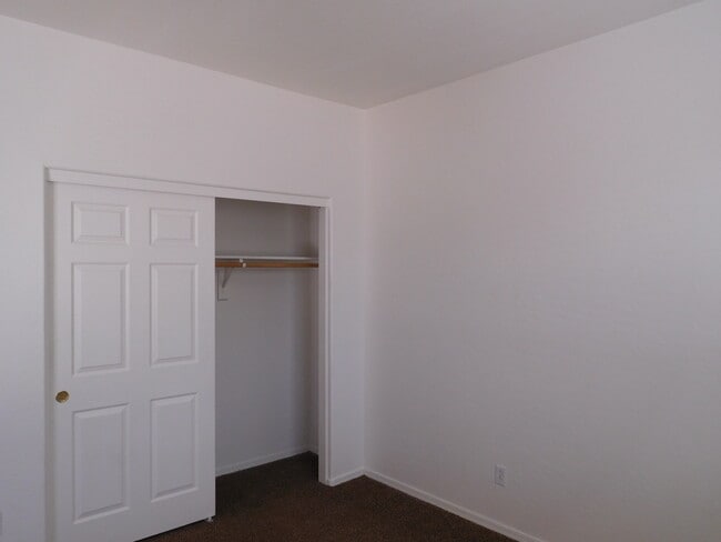 Building Photo - Lovely Single level with 4 Bed ,2 Bath and 3 Car Garage!