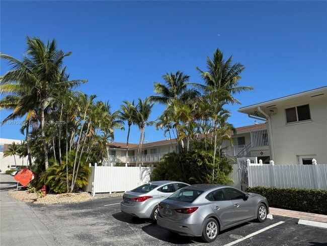 Building Photo - 1856 NE 46th St