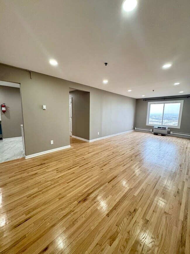 Building Photo - 1911 Grand Ave