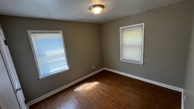 Building Photo - 2311 Imogene St