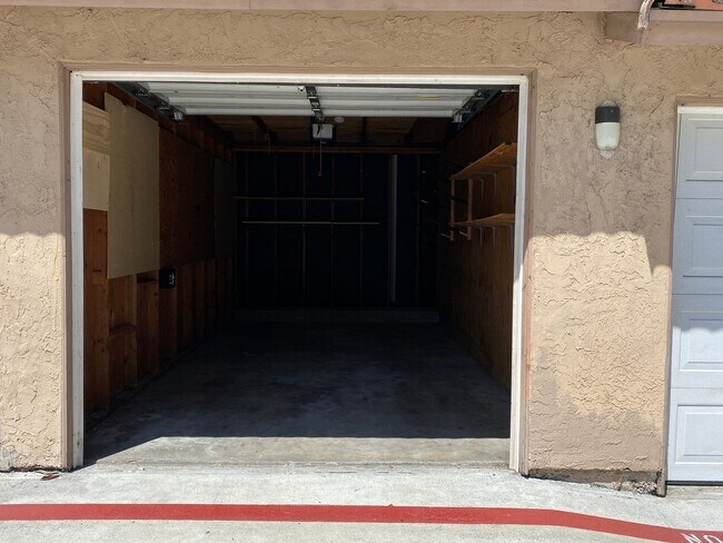 Building Photo - 2 Bedroom, 2 Bath, Downstairs Condo!