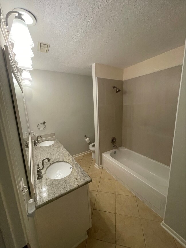 Building Photo - 35 Barn Lantern Pl