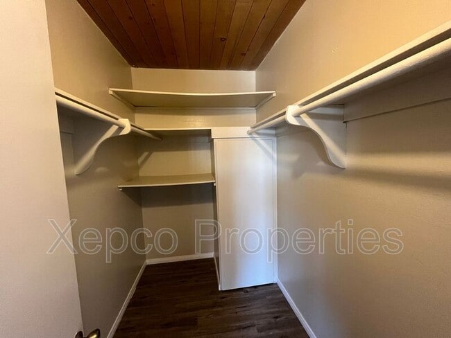Building Photo - 550 El Cielo Rd