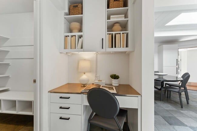 Building Photo - 705 Evergreen St