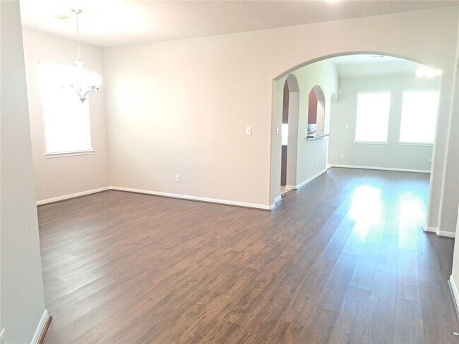 Building Photo - 26315 Fox Ridge Ln