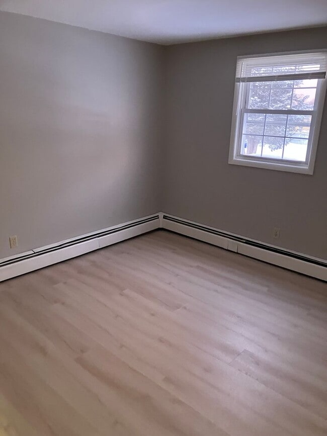 Building Photo - Clay/Cicero area 3 bedroom, 2 bath spit level ranch