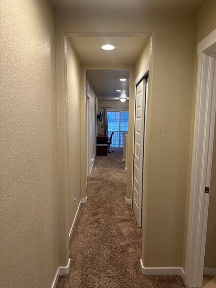 Building Photo - 1290 Antrim Loop