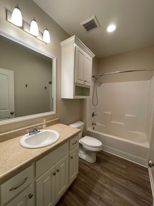 Building Photo - 407 Cotton Ridge Ln