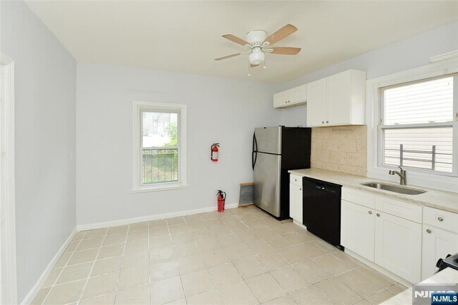 Building Photo - 45-47-47 Hedden Terrace