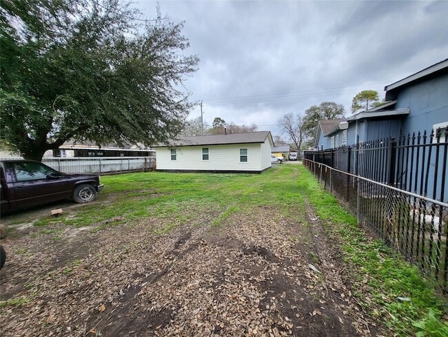 Building Photo - 50 Neyland St