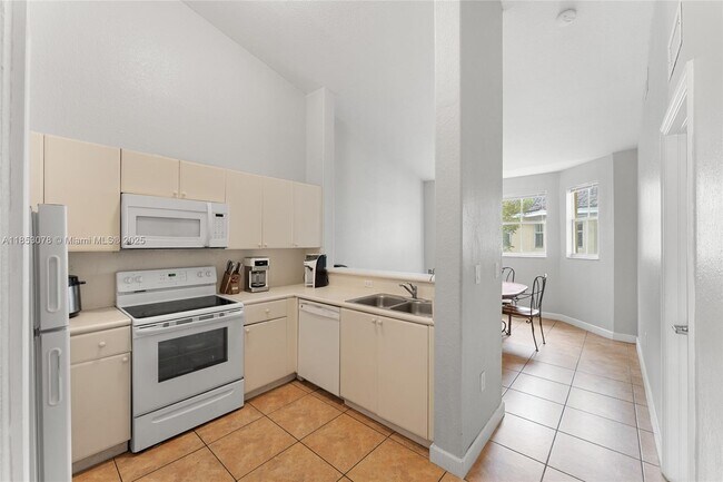 Building Photo - 1651 SE 28th Ct