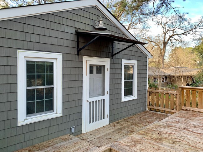 Primary Photo - Fondren Studio Apartment - Furnished and U...