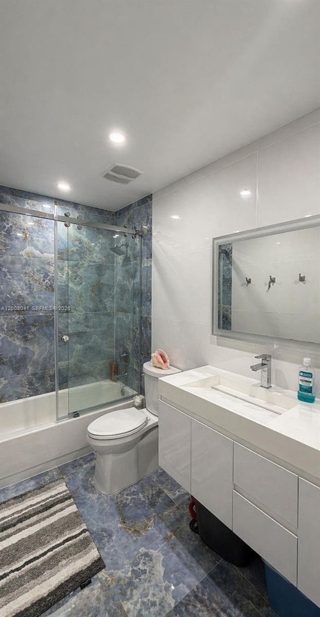 Building Photo - 3731 N Country Club Dr
