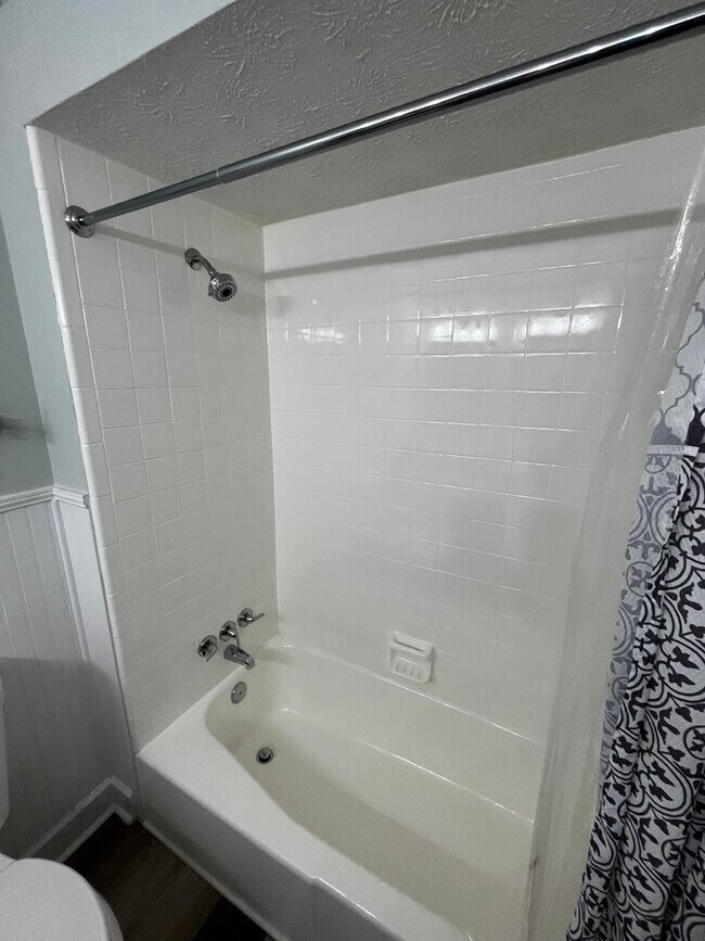 Building Photo - New On the Market!