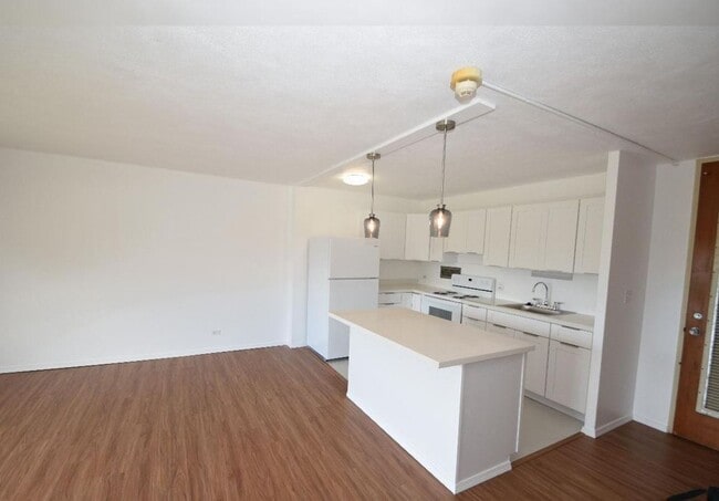 Building Photo - Queen Emma Gardens – 1-Bedroom Apartment f...