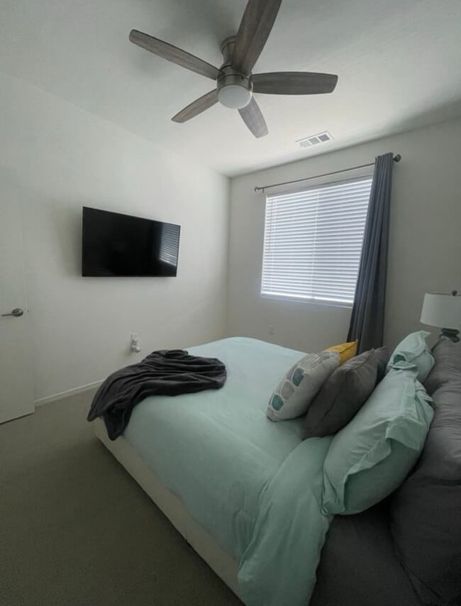 Building Photo - 5491 Seacliff Pl