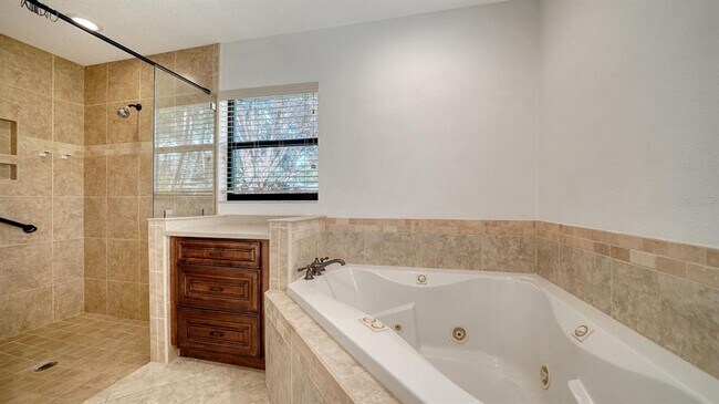 Building Photo - 2291 Pine View Cir