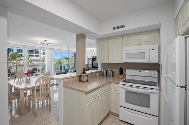 Building Photo - 3505 S Ocean Dr