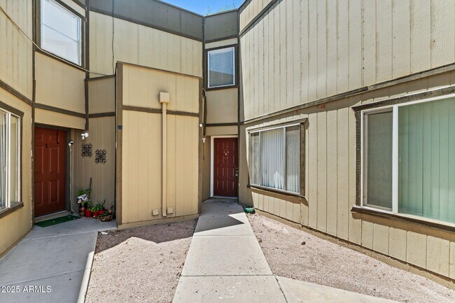 Building Photo - 1742 E Pepper Cir