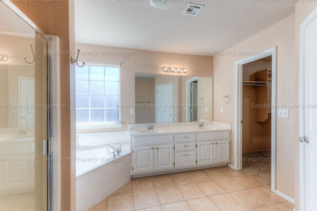 Building Photo - FOR LEASE | Jenks | $2200 Rent