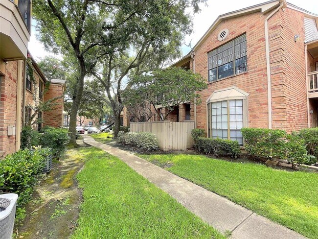 Building Photo - 2255 Braeswood Park Dr
