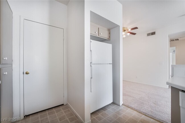 Building Photo - 251 S Green Valley Pkwy