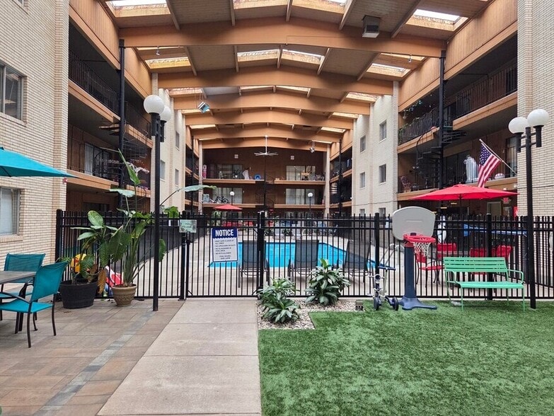 Atrium - Tropicana Apartments