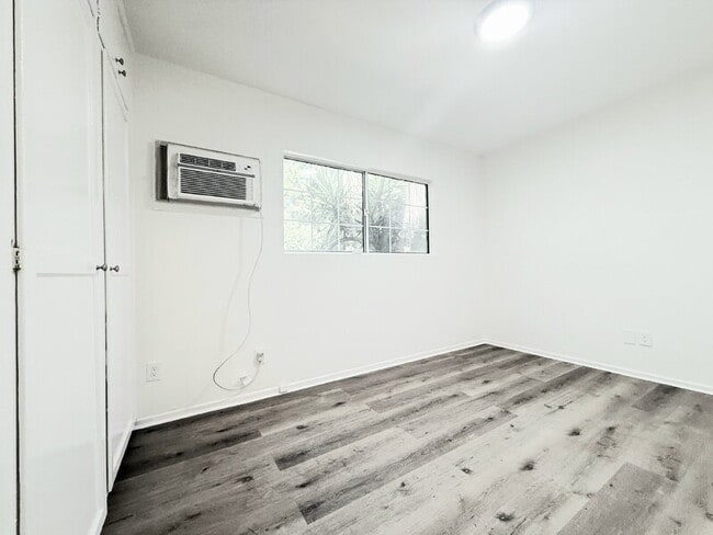 Building Photo - 10565 Camarillo St