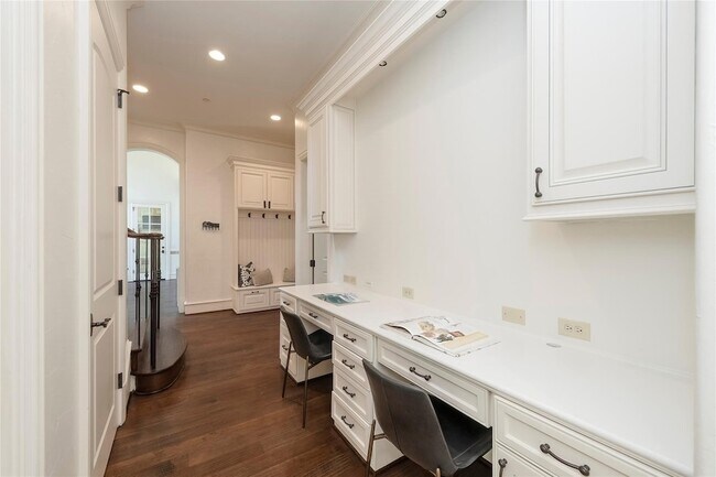 Building Photo - 4311 Brookview Dr