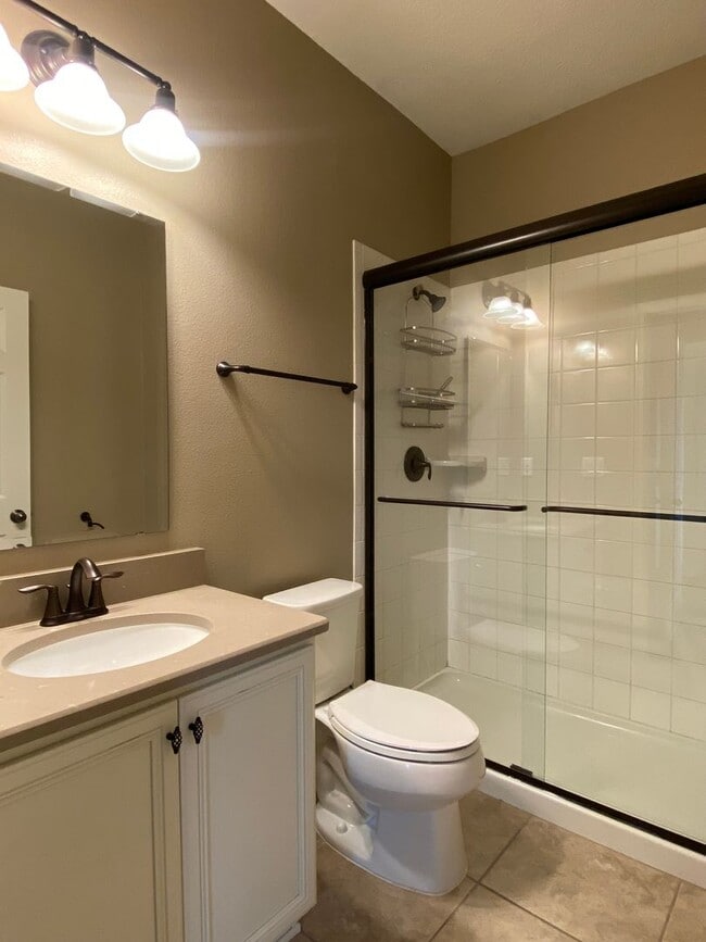 Building Photo - Stunning 5 Bedroom Pool Home in Orchard Hi...