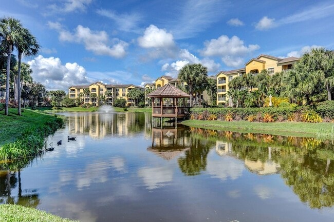 Building Photo - 500 Uno Lago Dr